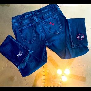 Hollister Ankle & Pocket Embroidered Leggings.